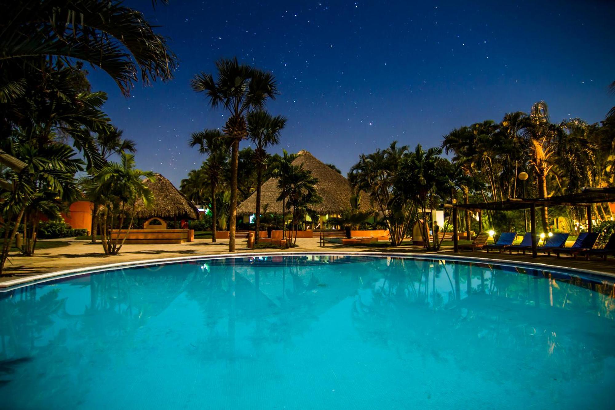 Hotel Soleil Pacifico Chulamar Exterior foto
