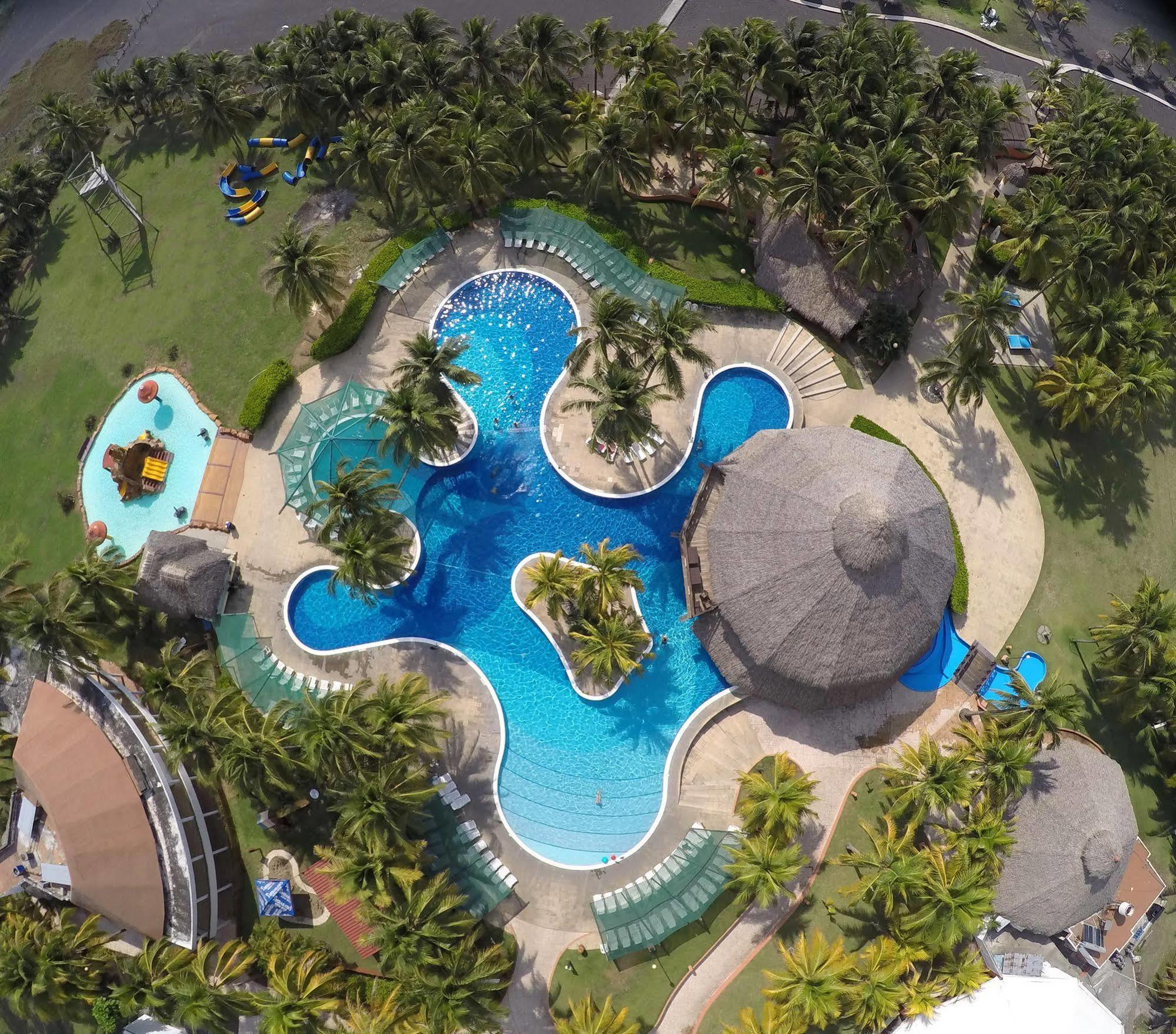 Hotel Soleil Pacifico Chulamar Exterior foto