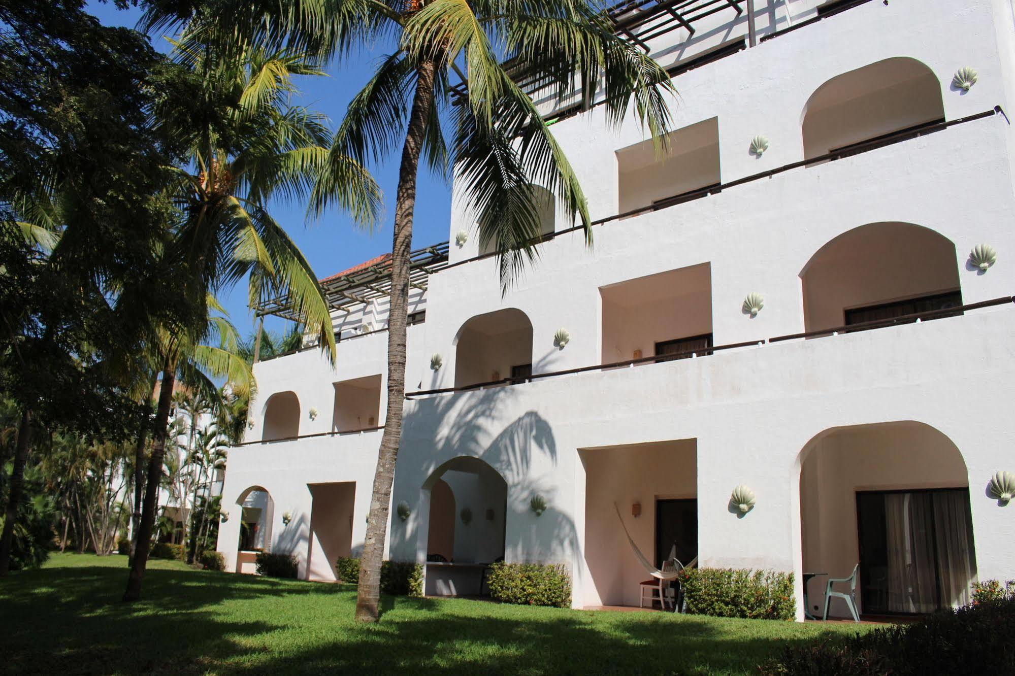 Hotel Soleil Pacifico Chulamar Exterior foto