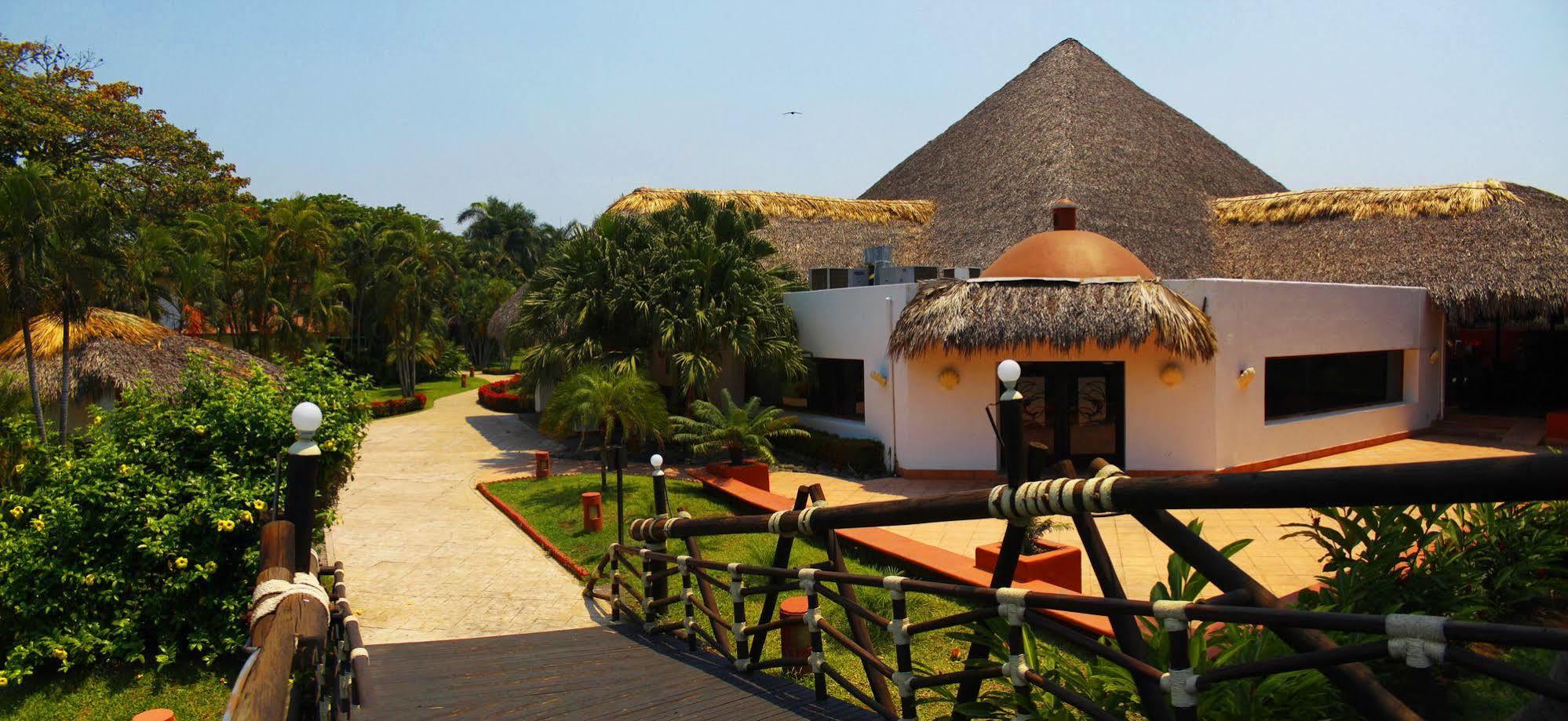 Hotel Soleil Pacifico Chulamar Exterior foto
